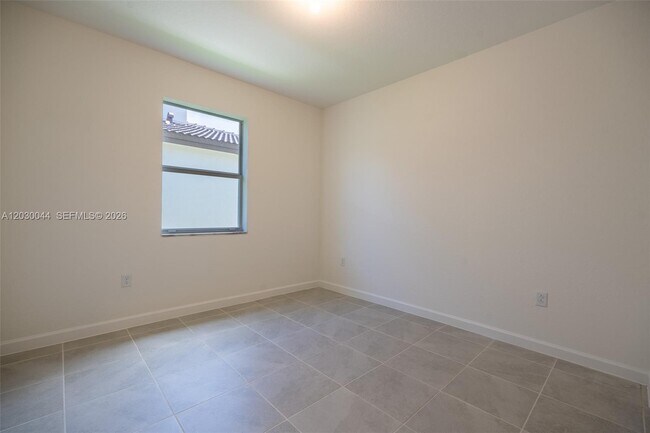 Building Photo - 2988 SE 25th Ave