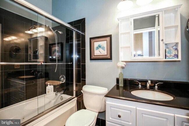 Building Photo - 1427 Chapin St NW