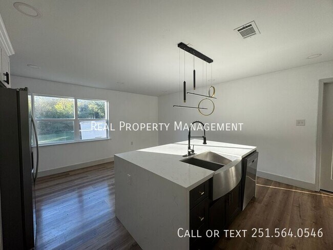 Building Photo - 3158 Lees Ln