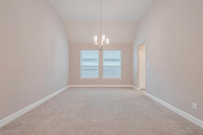 Building Photo - 5511 Highland Dr