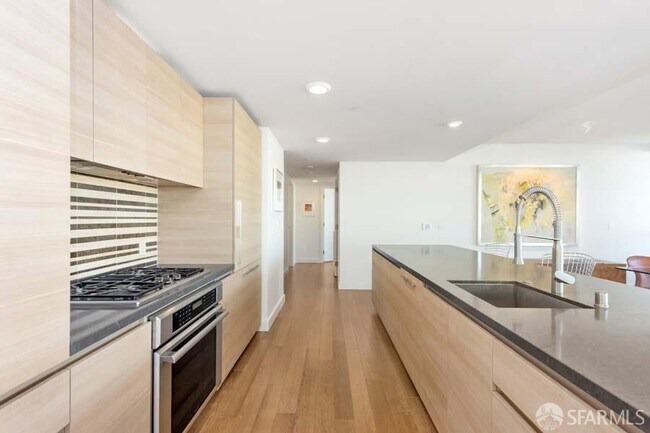 Building Photo - 718 Long Bridge St