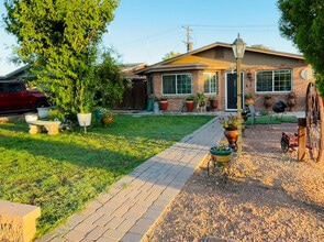 Building Photo - 3033 W Ocotillo Rd