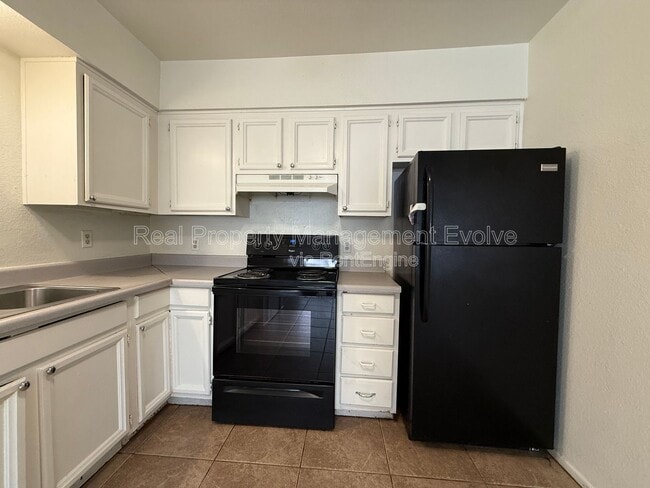 Building Photo - 1905 N Center St