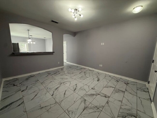 Building Photo - Las Ventanas off Highway 359!