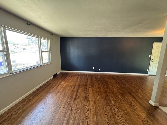 Building Photo - Stylish Tri-Level with Bonus Living Space ...