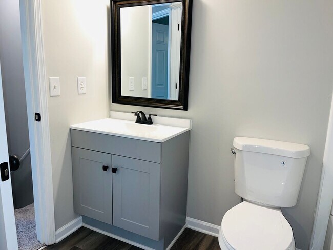 Building Photo - Location, location, location! Renovated townhome near Downtown Douglasville! Must See!