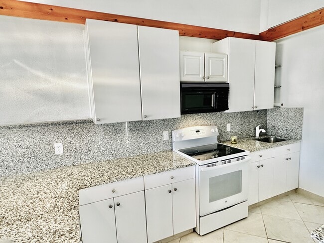 Building Photo - 826 Wiggins Pass Rd