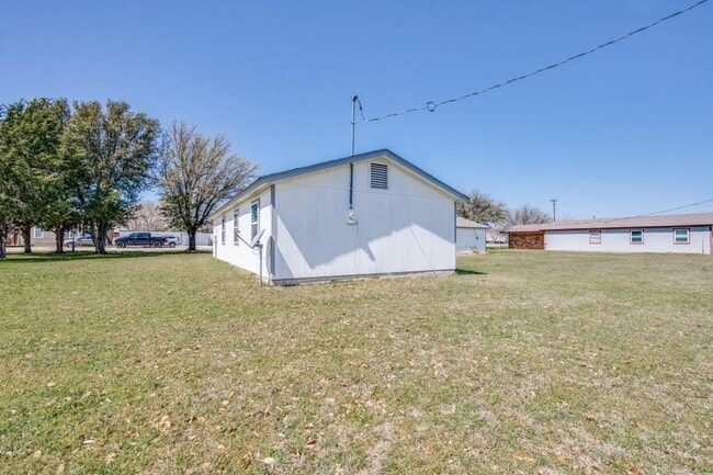 Building Photo - 1912 Pelican Dr N