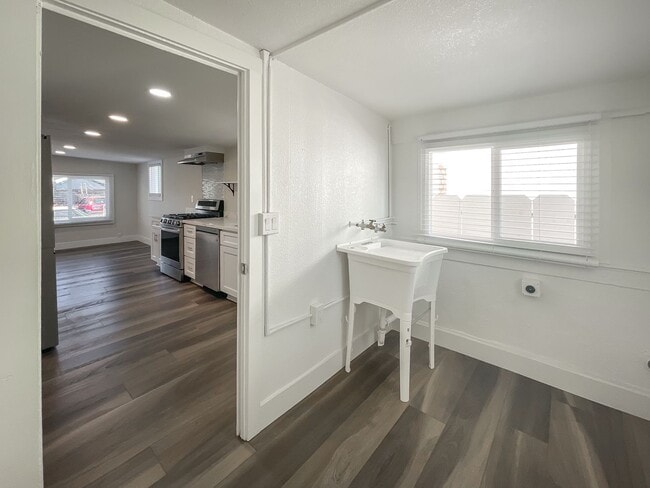 Building Photo - Refinished 3 Bedroom Seaside Cutie - Available July 1st 2026