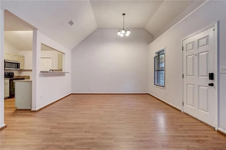 Building Photo - Room in House on Cypress Pointe Dr