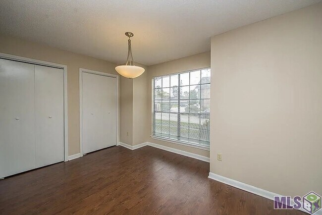 Building Photo - 10213 Ballina Ave