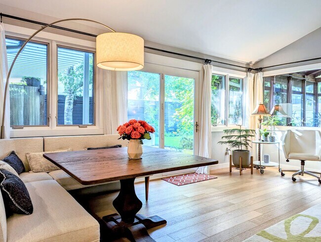 Building Photo - Remodeled Home Next To Zilker Park - 3 BR / 2 BA