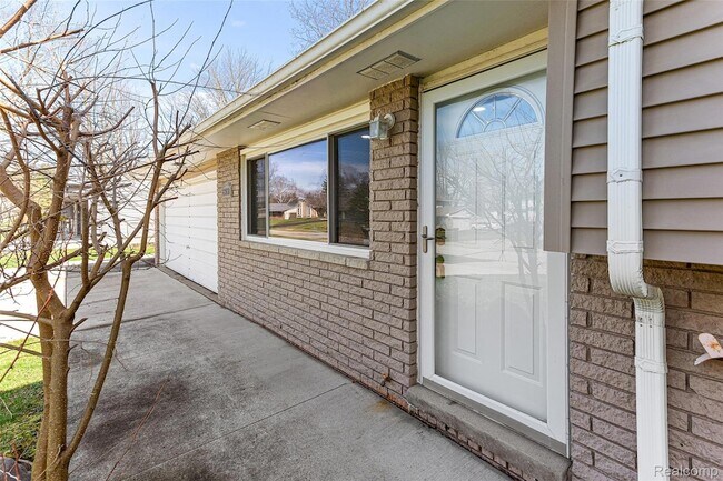 Building Photo - 25690 Glamorgan Dr