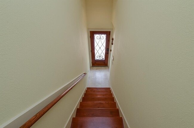 Building Photo - 3316 Clearview Cir