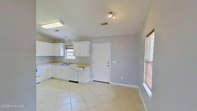 Building Photo - 4156 Sunglow Dr