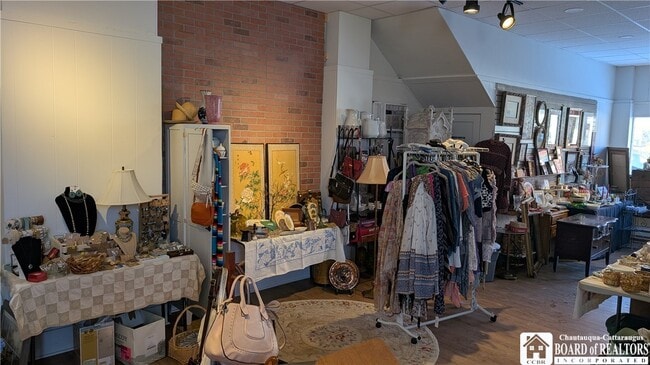 Building Photo - 44 E Main St