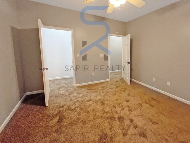 Building Photo - Move in before November 15th and choose yo...