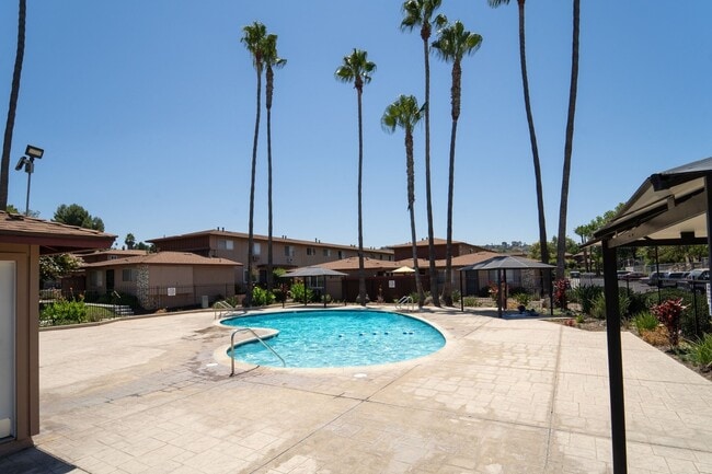 Building Photo - Lakeside Gem- Upstairs 1 Bed w/all amenities. A must see, Don't Wait!- Ready Now!