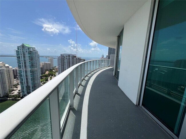 Building Photo - 300 S Biscayne Blvd
