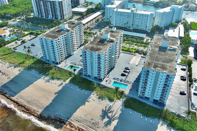 Building Photo - 3221 S Ocean Blvd