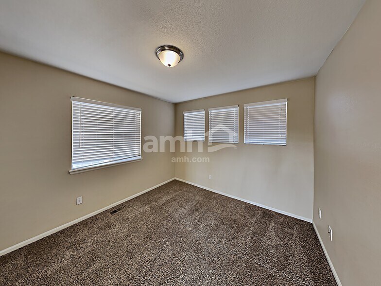 Building Photo - 18942 E Vassar Dr