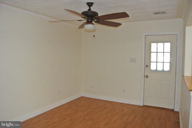 Building Photo - 6 Cobblestone Dr