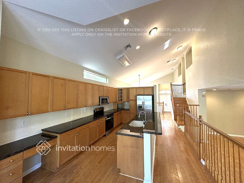 Building Photo - 6566 Stonehurst Cir