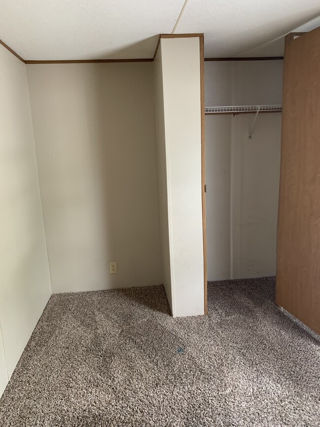Building Photo - 205 Tyler St