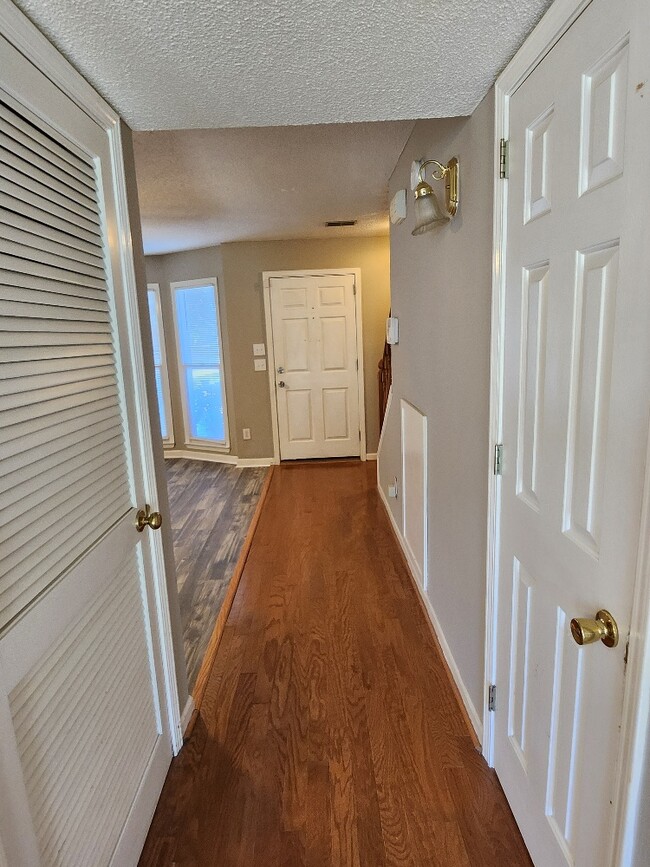 Building Photo - 4912 Cheshire Ln