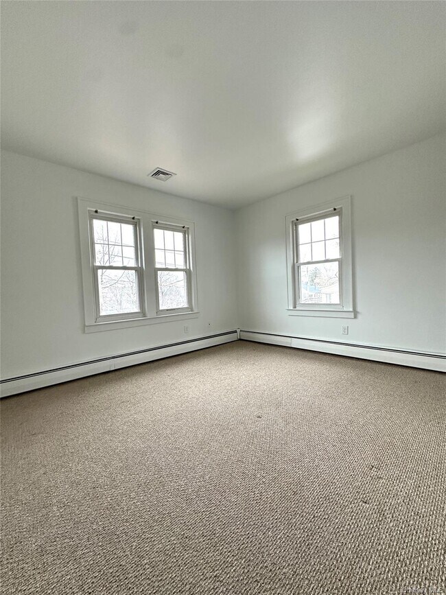 Building Photo - 37 Church St