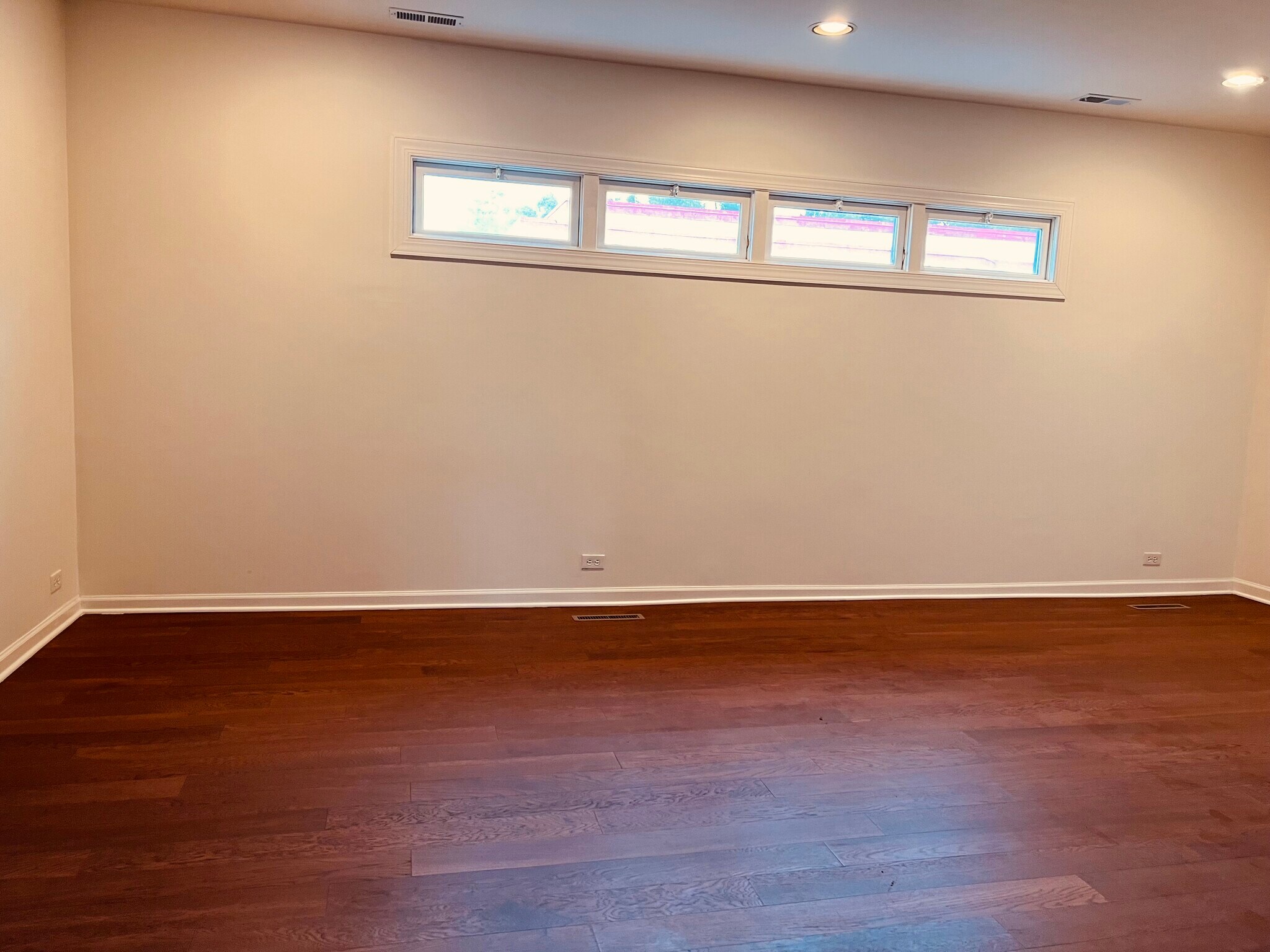 Building Photo - 127 N Northwest Hwy