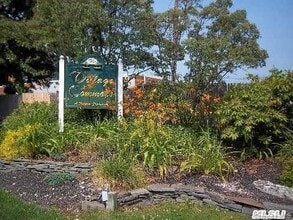 Building Photo - 26 Greenmeadow Dr