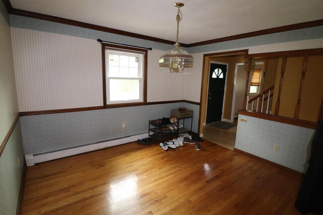 Building Photo - 8 Sweet Brier Dr