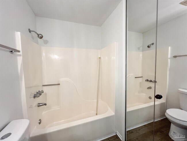 Building Photo - 8101 Treetop Ln