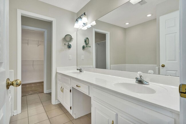 Building Photo - 3064 Igou Crossing Dr