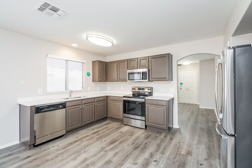 Building Photo - 11834 W Sunnyside Dr