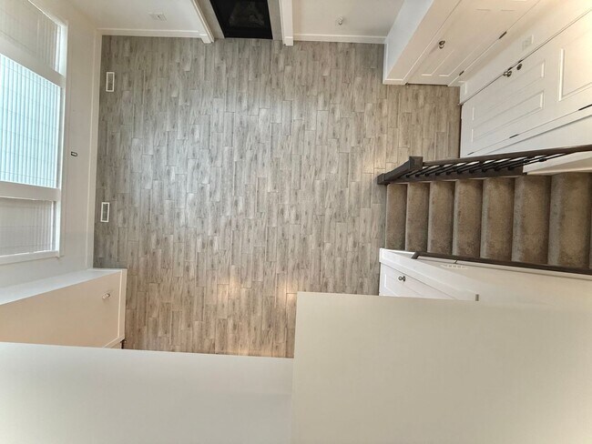 Building Photo - Townhome Available Now- Longer Lease Options