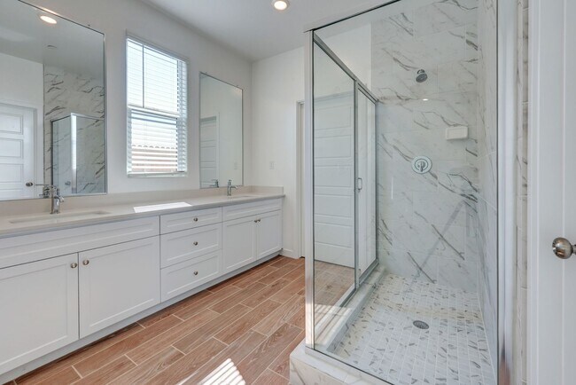 Building Photo - Brand New Home