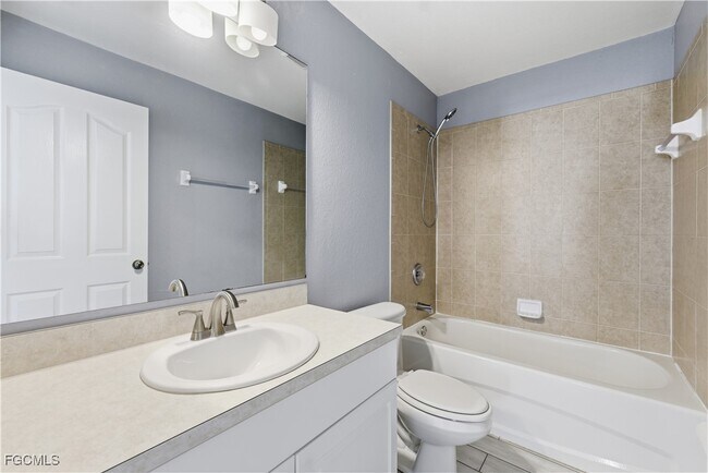 Building Photo - 1134 NE 4th Pl