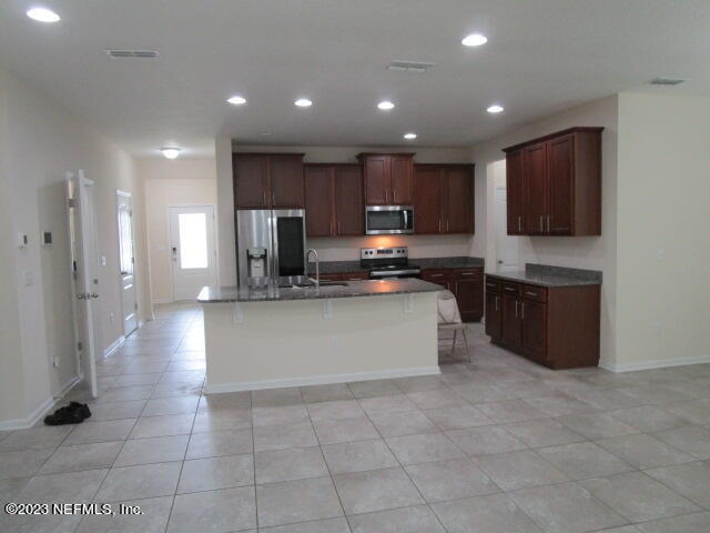 Building Photo - 742 Northside Dr S