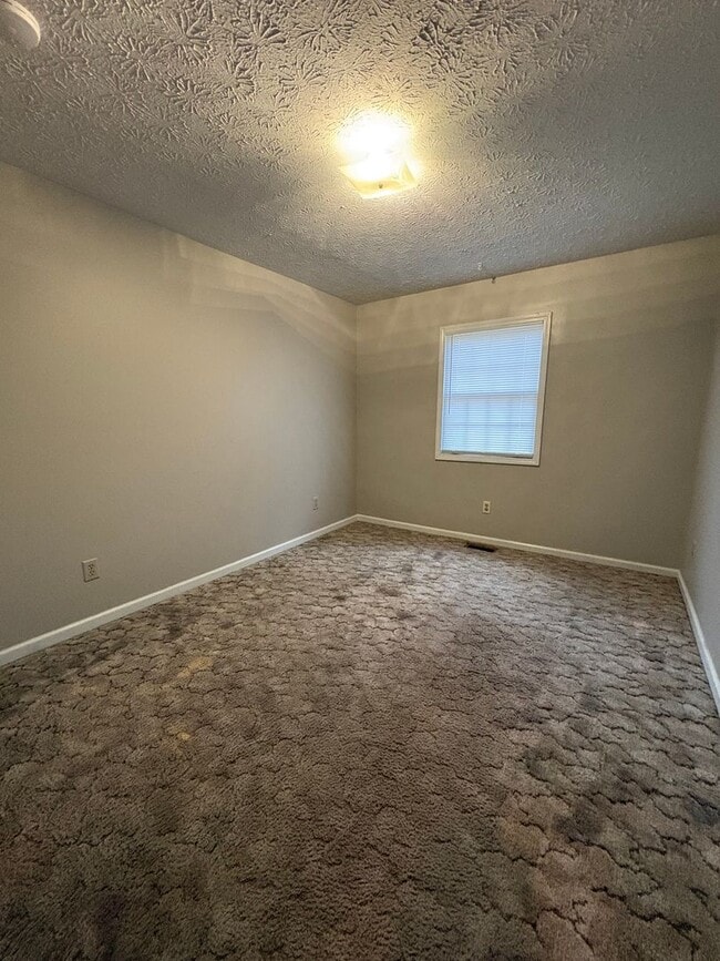 Building Photo - Spacious 2 Bedroom Duplex on Dale Drive!