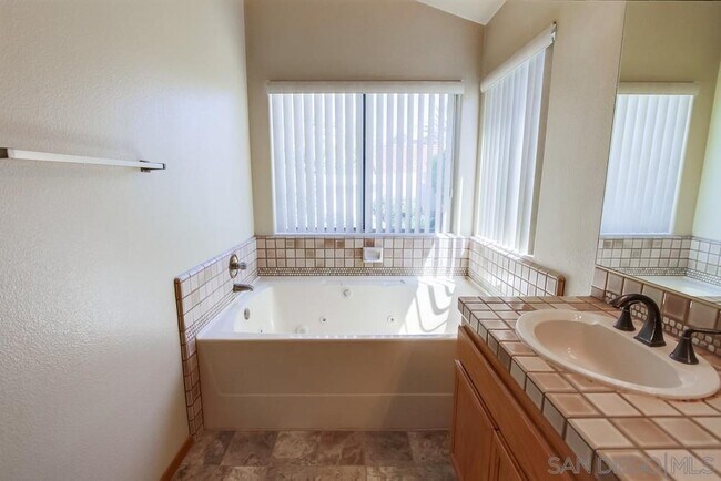 Building Photo - 11742 Avenida Sivrita