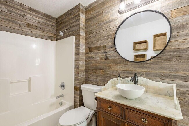 Building Photo - Charming 3 bedroom 2 bath!