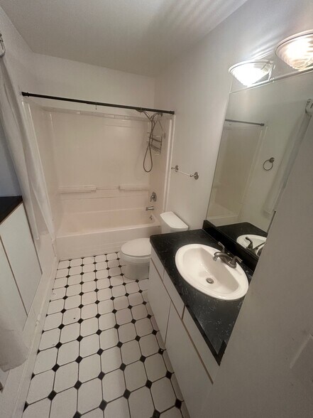 Building Photo - 41168 N Woodbury Green Dr