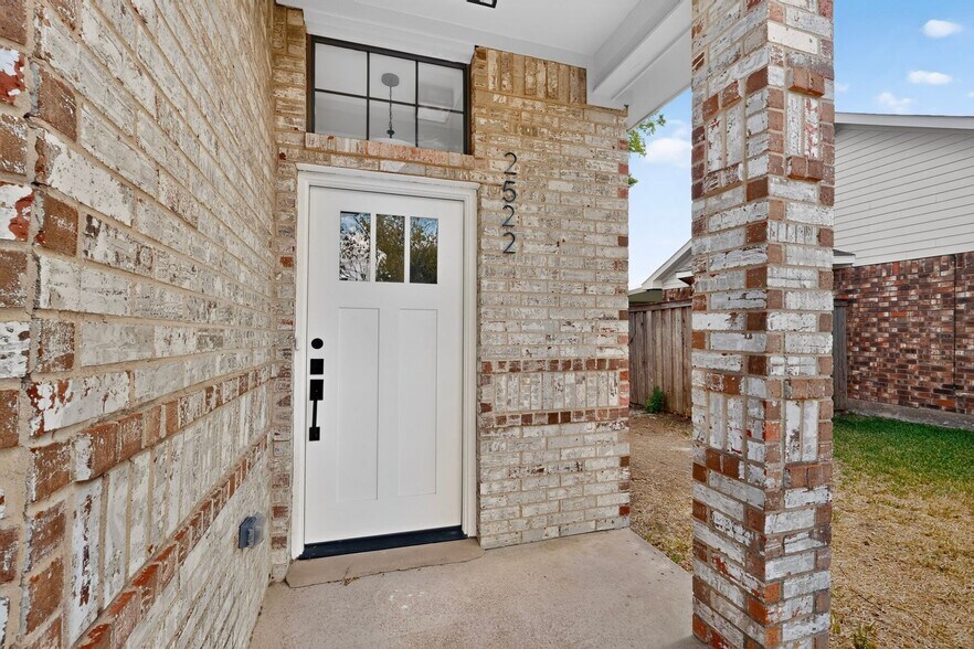 Building Photo - 2522 Larkspur Ln