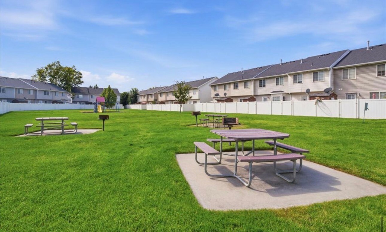 Building Photo - 1065 Eastgate Dr