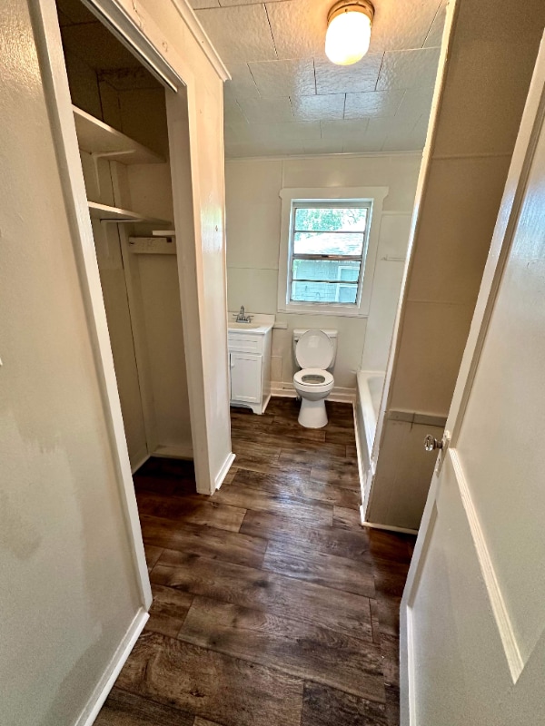 Building Photo - 1003 Zavalla St