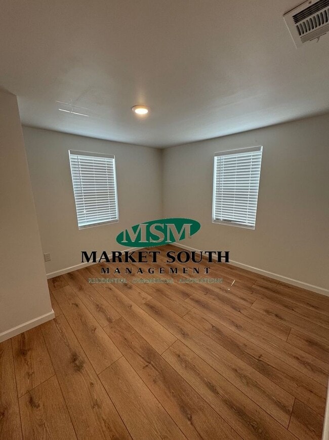 Building Photo - Charming Renovated 2BR/1BA Cottage in West...