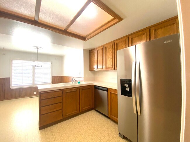 Building Photo - 4 Bed/2 BA Single Story Home, Downtown Ple...