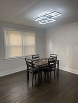 Building Photo - 4846 W Roscoe St